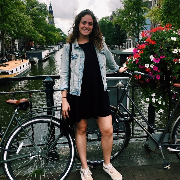 Meet your Posher, Rebecca - Picture 1 of 1